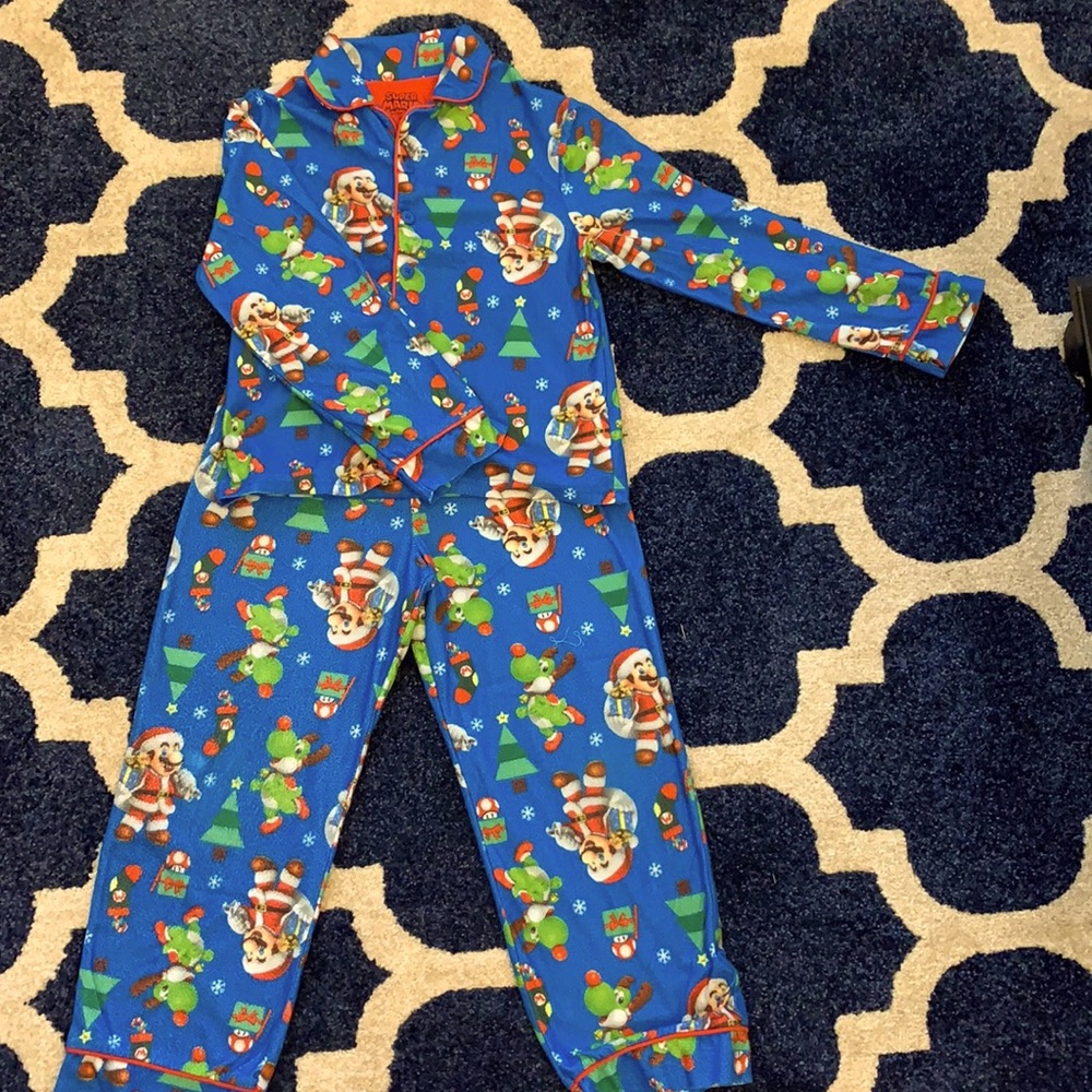 MAKE ME AN OFFER! Mario & Yoshi Holiday 2-piece Kids Pajamas, size 10